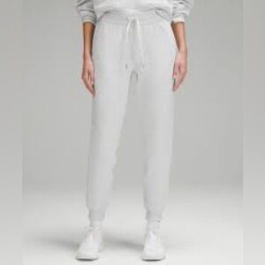 Lululemon Scuba High-Rise Jogger 
Heathered Core Ultra Light Grey
